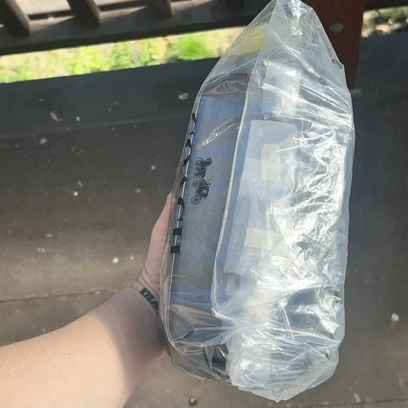 NWT Coach Cosmetic Case In Signature Canvas CW728 AUTHENTIC New!! - Picture 10 of 10